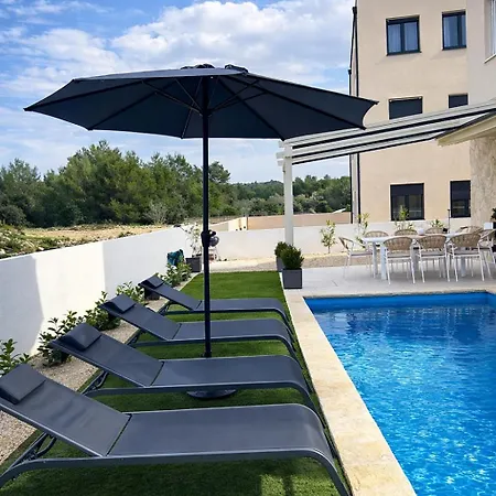 M&m Brodarica (Sibenik-Knin)