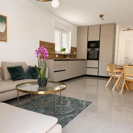 Holiday home M&m Brodarica (Sibenik-Knin)