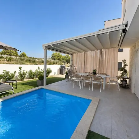 Holiday home M&m Brodarica (Sibenik-Knin)
